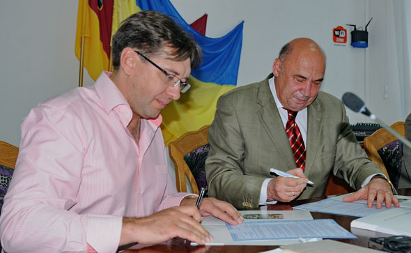 Mit der Unterzeichnung des Memorandums haben sich meine Aufgaben deutlich erweitert. Neben der Durchführung von Webprojekten für die Stadt nahm ich an Foren, Schulungen und Seminaren zum Thema Computerkenntnisse teil. Image